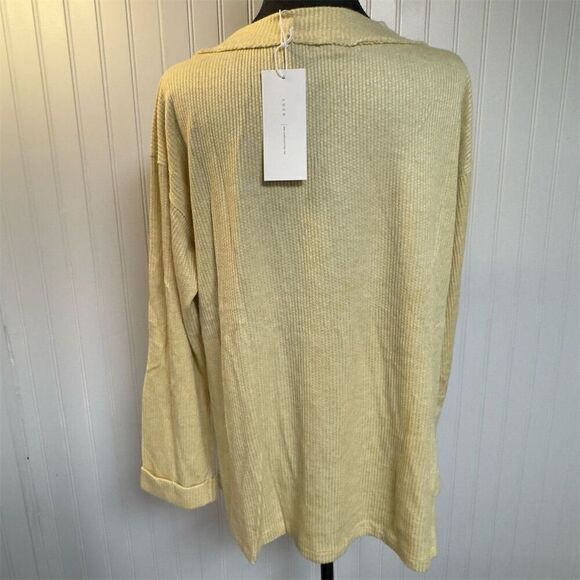 NWT Lush Women's V-Neck Long Sleeve Cream Oversized Shirt Layering Size M Casual - Picture 2 of 8